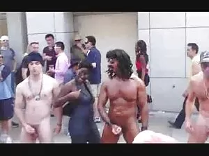 第一个吸引许多人注意的-1080p 男性 ...