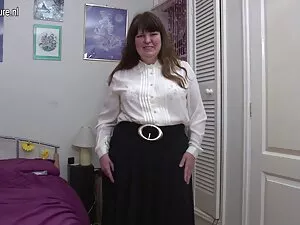 她婊子: 高清色情片段