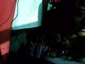 真正的爱推动一个手淫在弯曲 贝利杰管
