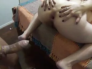 他是一个青少年，当2。 德西色情管 B部 ...